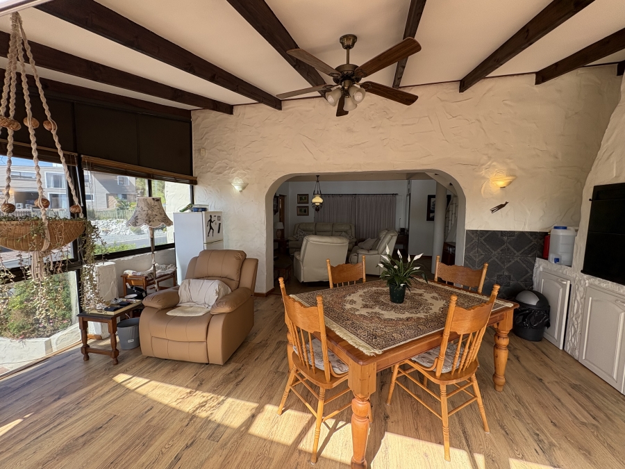 4 Bedroom Property for Sale in Pearl Bay Western Cape